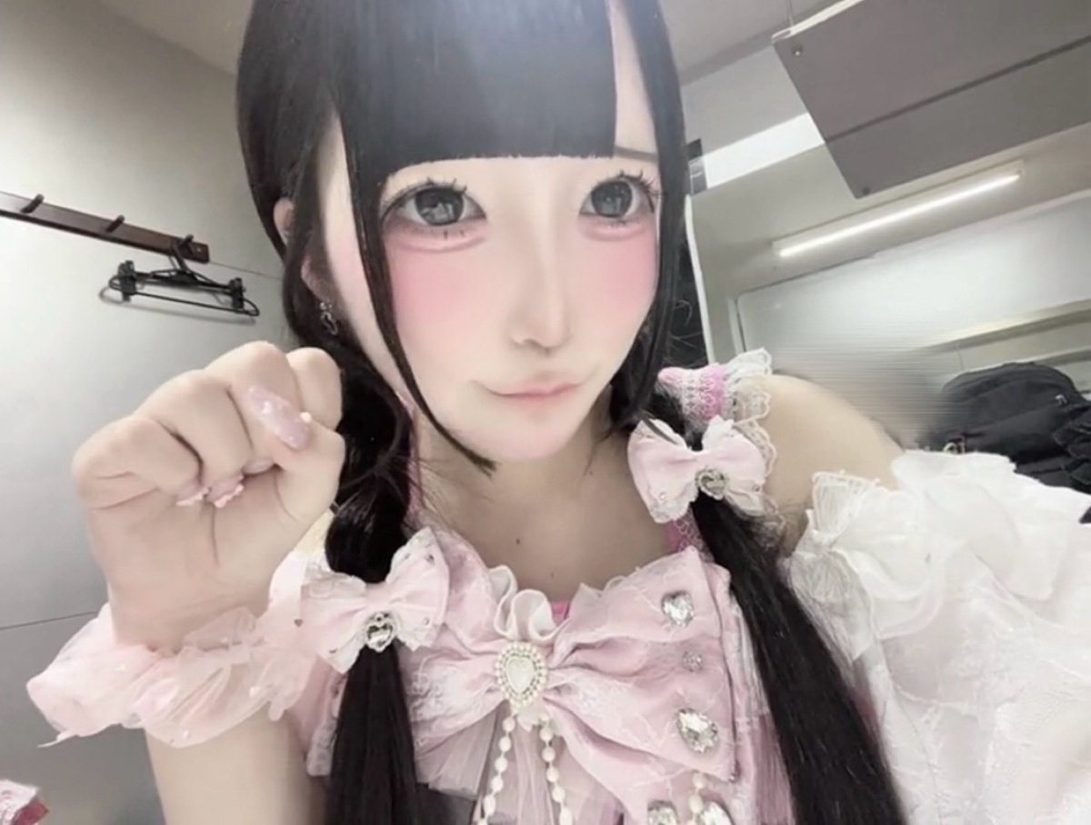_pppomenyan's tweet photo. 本日、梅田amHALLさんにて『UMEDA POP』、心斎橋VARONさんにて『偶像狂騒  ××××無規制』ありがとうございました♪♡はじめましてさん沢山でとってもうれしかった♡♡ピンクのサイリュウムふりふりしてくれたの見えてたよー🩷幸せだった^>⸝⸝⸝<^♡♡
特典会も沢山ありがとう♡♡また早くあいたい♡ https://t.co/udOZoPqWsI