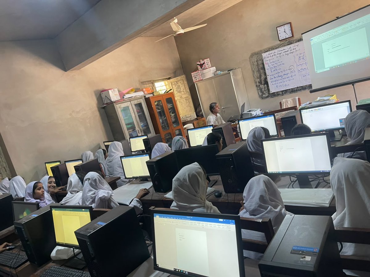 NayeeSubahOrg's tweet photo. Students at Government Girls Higher Secondary School Darro are developing practical writing skills through the Digital Skills Initiative.

#NayeeSubahFoundation #DigitalSkillsInitiative #GGHSSDarro #ApplicationWriting #DigitalSkills #ComputerEducation #SkillDevelopment https://t.co/yYLNTNSv42