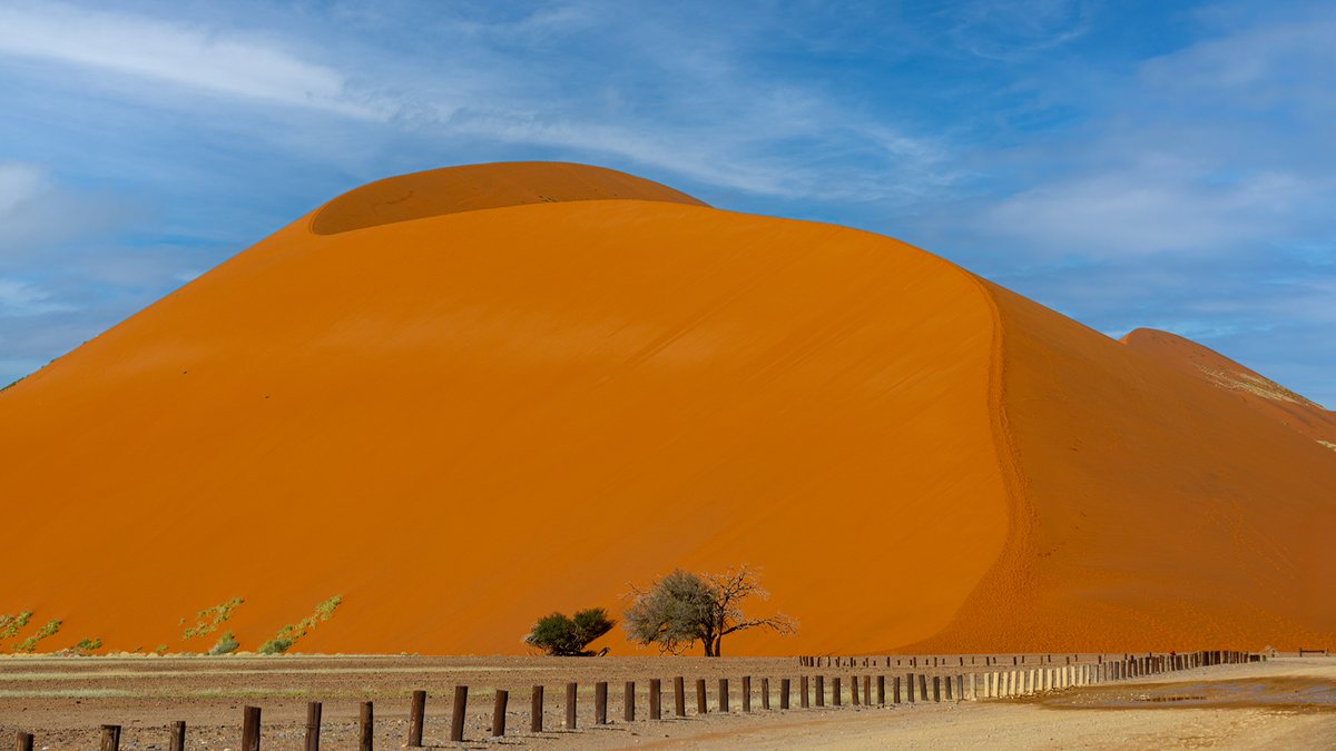 DanStrangsm3c2's tweet photo. Dune 45—one of Sesriem’s most iconic dunes. https://t.co/OvWE5rgFUf