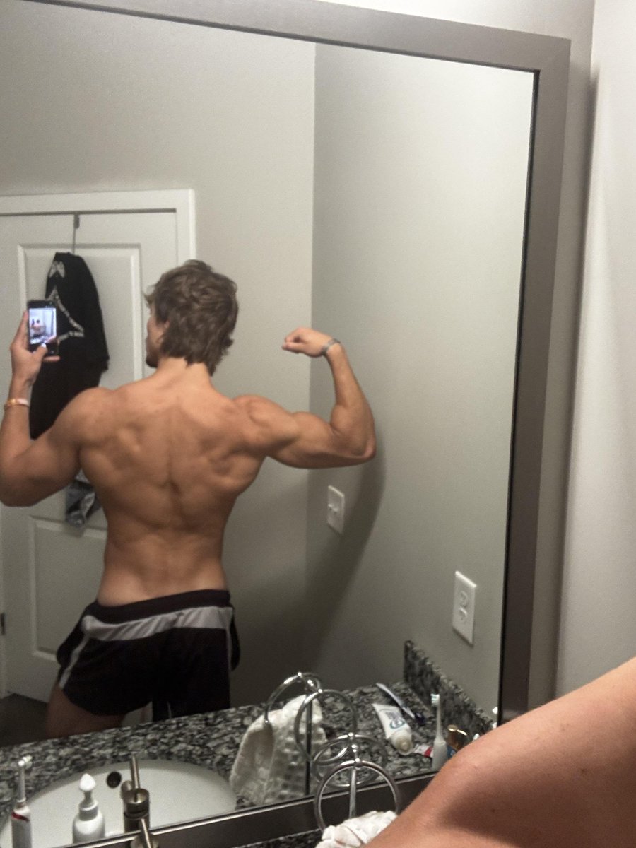 redfield_55's tweet photo. Hey guys, I'm Watson(Chris is a game character name) from Sao Paulo, Brazil

I'm Currently working in Nvidia , 

I do gym , read books(decent ammount) , play games, watch anime, travel etc....cuz I do many more things.

#nsfwtwt sometimes... https://t.co/nn7fQMK4yi