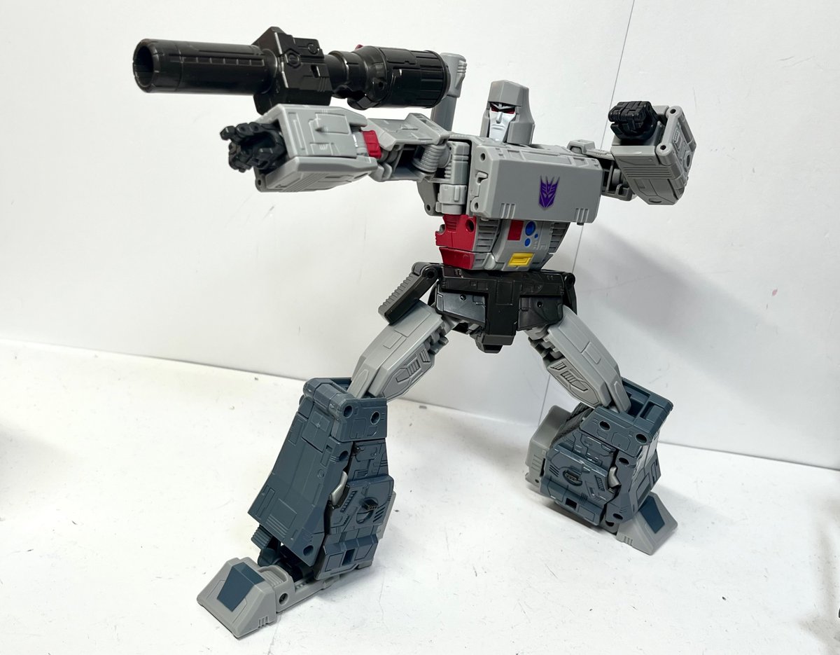 j6nIVKBFZODr1lY's tweet photo. メガトロン様がいつもとってくれるポーズ https://t.co/u5XiggWyCl