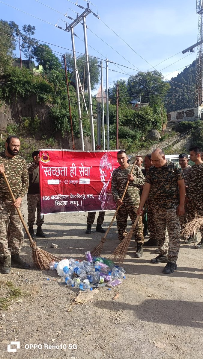 166BNCRPF's tweet photo. स्वच्छता ही सेवा अभियान -2026के अंतर्गत दिनांक 21/9/2026को #166bn के कार्मिकों द्वारा रामसू (रामबाण) में विशेष स्वछता अभियान चलाया गया https://t.co/cDUEgzVqiP