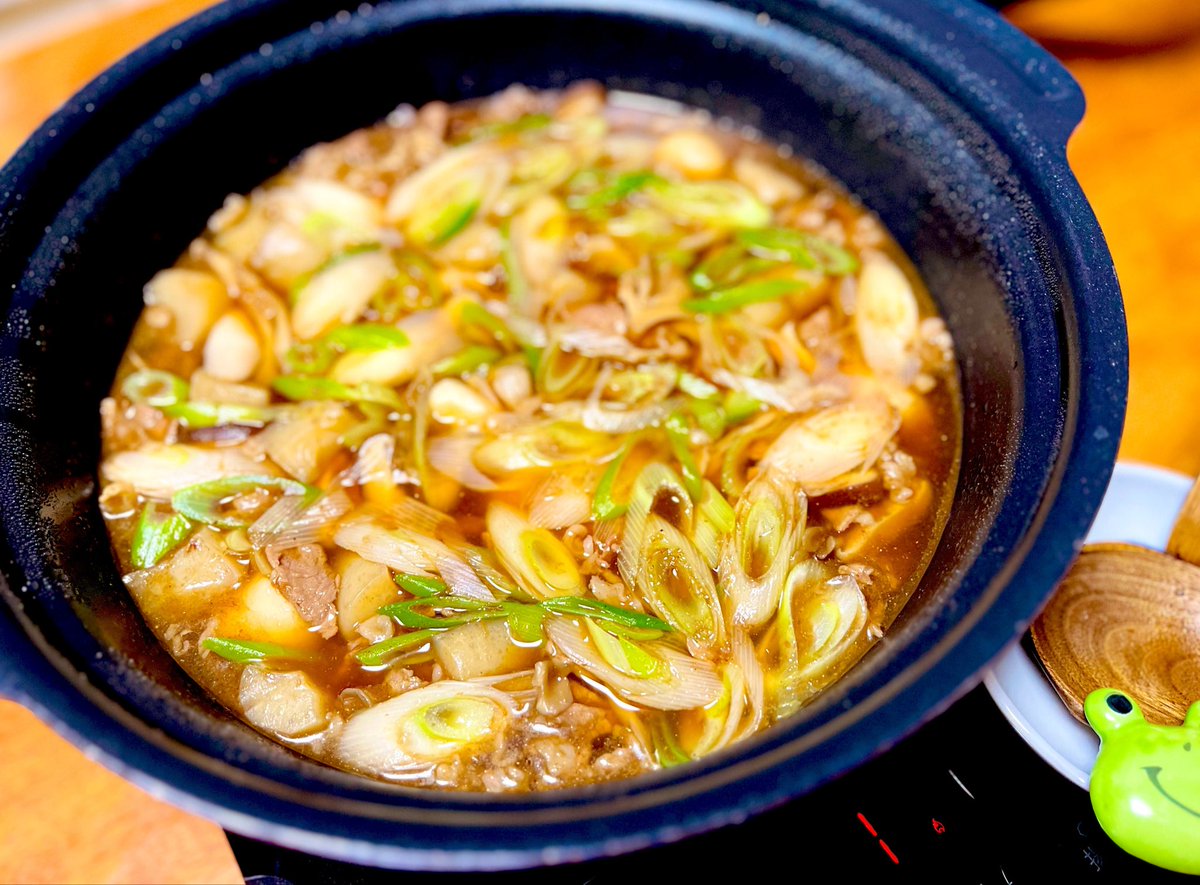 erumaLma's tweet photo. リュウジママの芋煮

ずっと作ってた麺つゆメインのレシピより甘さがすっきりしてて美味しい！
次はごぼうも入れる

里芋半量にして、〆のカレーうどんまで2人でペロリ😋

#おうちごはん #晩酌 https://t.co/wnzTSlkXfa