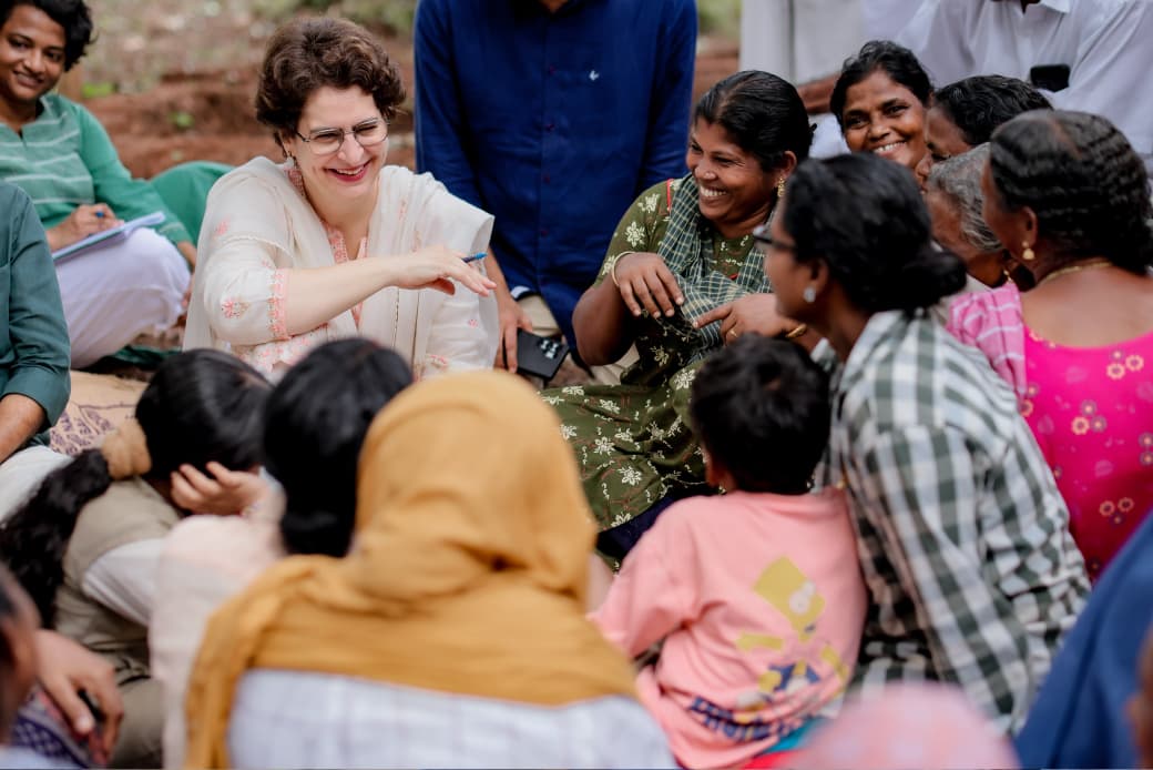 INCIndia's tweet photo. Standing With Workers, Listening to Their Voices

Congress General Secretary & Wayanad MP Smt. @priyankagandhi ji met and interacted with MGNREGA workers, engaging with them and listening to their voices.

📍 Kerala