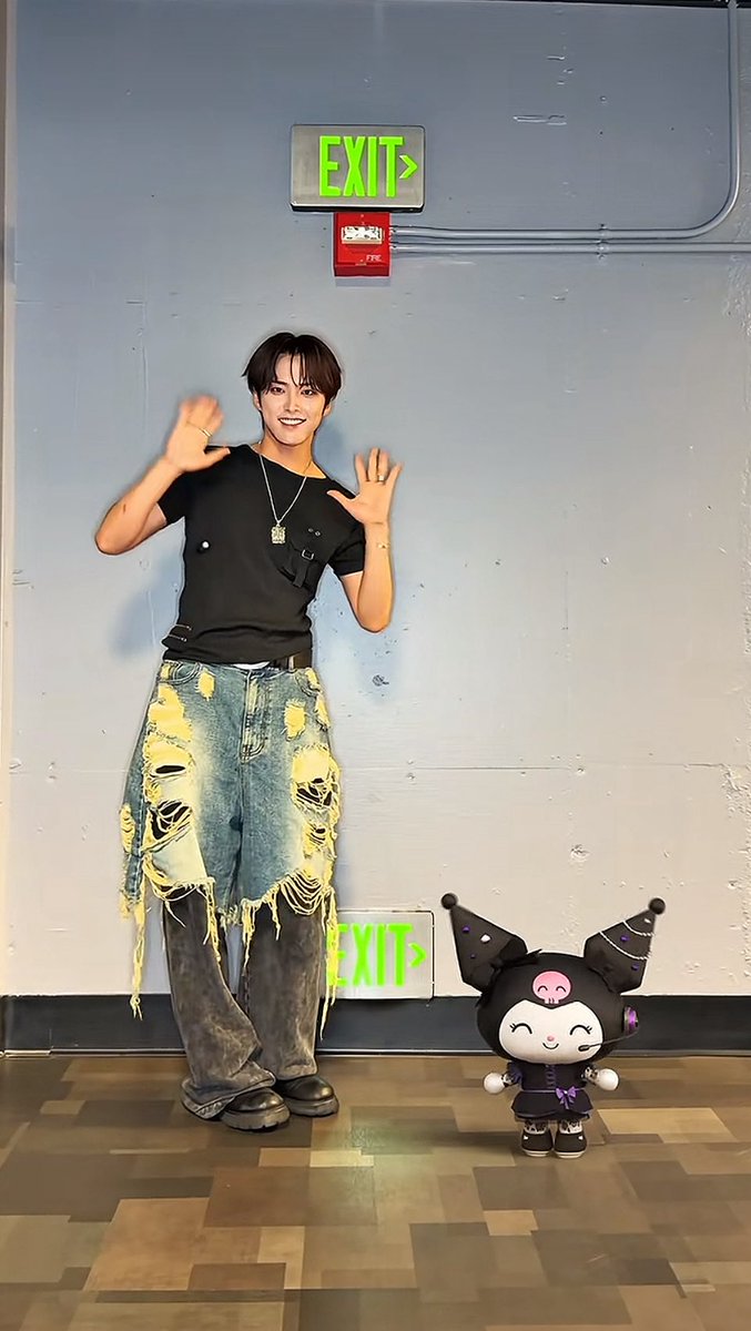 mayu_ken_kuru's tweet photo. クロミちゃんのチャンネルの方も観てきました( *´꒳`*)遅くなりました💦

KUROMI/クロミ【公式】の投稿動画を楽しみましょう！#TikTok 

https://t.co/lhZziCKHAV

@kuromi_staff 
@official_jo1 #河野純喜 https://t.co/APKE2mwc5r