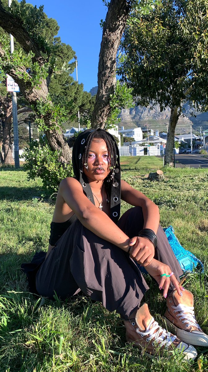 itzzz_elle's tweet photo. touch grass ? im literally smoking it🍃💨 https://t.co/LxSLPCbXMy