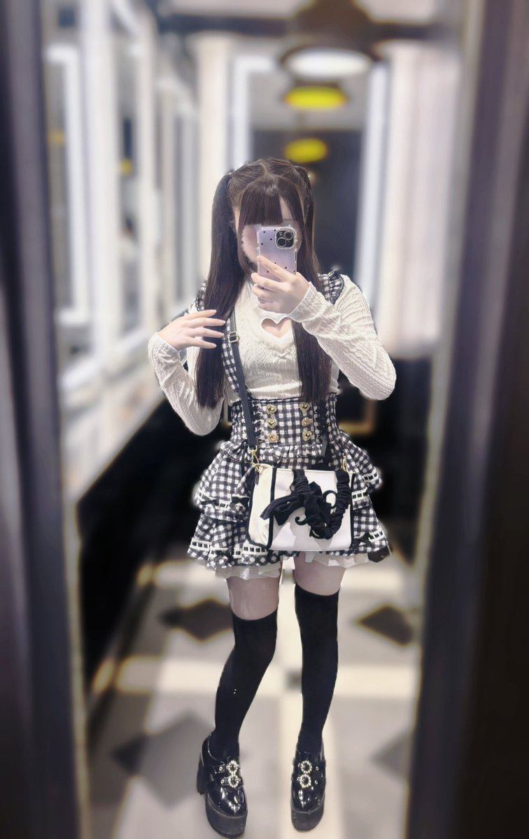 AWelbutrin's tweet photo. リズリサたくさん着たいから冬はやく来ないかな（՞>⩊<՞） https://t.co/TPO7G150zB