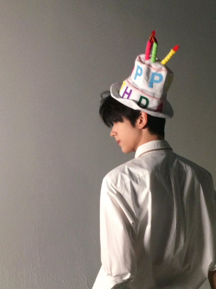 qiuyce's tweet photo. 260921 여승은 샤오홍슈 🆙

와서 소원 빌어🎂

#余承恩 #여승은 #YuChengen https://t.co/qdQNd04rMe