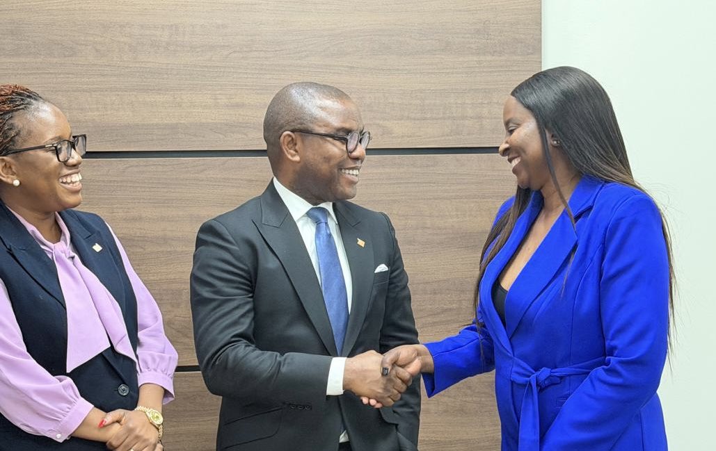 Mulikelela's tweet photo. Media holds ace in selling Zambia to the world — Access Bank Zambia MD
https://t.co/wuLDEZweYY https://t.co/osWRDvf5EI