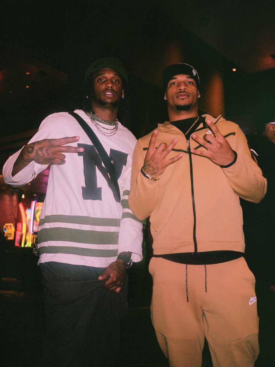 wavecheckers's tweet photo. CeeDee Lamb and Ja’Marr Chase linked up💯 https://t.co/XyCB3ZHCxz