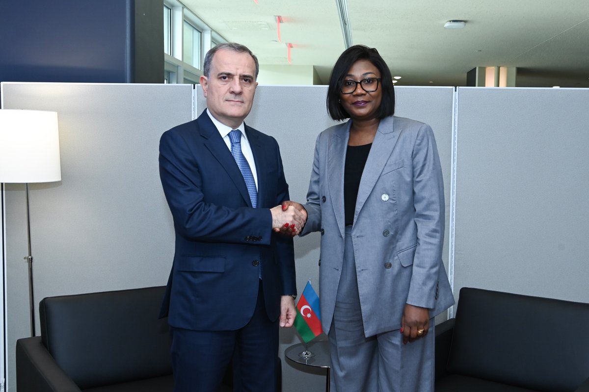 AzerbaijanMFA's tweet photo. On the sidelines of #UNGA81, Minister of Foreign Affairs of Azerbaijan🇦🇿 Jeyhun Bayramov met with Sylvie Baïpo-Temon, Minister of Foreign Affairs, Francophonie and Central Africans Abroad of the Central African Republic🇨🇫.

The sides discussed prospects for 🇦🇿-🇨🇫 bilateral relations, emphasizing the strategic importance Azerbaijan attaches to strengthening ties with African nations and expanding cooperation in political, economic, cultural, educational and scientific fields.

Cooperation within the UN, African Union and other multilateral platforms was also reviewed. Ministers noted with satisfaction that students from the Central African Republic have benefited from Azerbaijan’s educational scholarship programs established for the citizens of OIC and Non-Aligned Movement member states.

To formalize these new diplomatic ties, the Ministers signed the “Joint Communiqué on the Establishment of Diplomatic Relations between the Republic of Azerbaijan and the Central African Republic.”

This historic document opens a new chapter in our relations and provides a strong foundation for expanding bilateral contacts in the years ahead.

#Azerbaijan #CAR #UNGA81 🇦🇿 🤝 🇨🇫