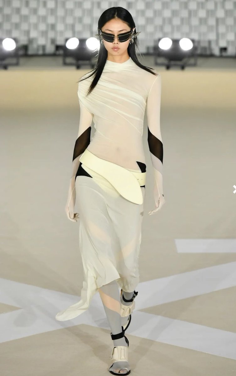 queensee3's tweet photo. Is it just me or does it smell like custom off white???
OLANDRIA OFF-WHITE 10x10  #OlandriaxOffWhite #10x10 https://t.co/1B6h2wQJ6i