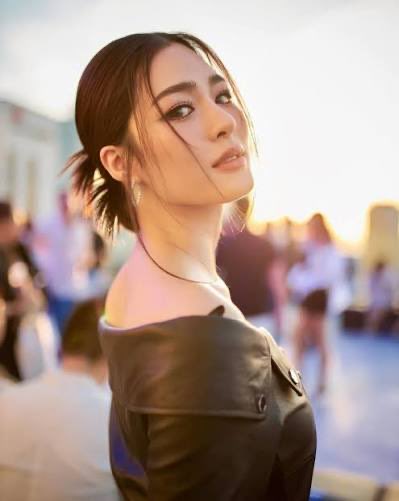 IconicRankings's tweet photo. 🔥 THAI CELEBRITY OF THE YEAR 2026
Live Top 15

1. Lingling Sirilak Kwong – 245,856 votes
2. Orm Kornnaphat – 241,913
3. Yoko Apasra – 217,208
4. Eisaya Hosuwan – 18,824
5. Charlotte Austin
6. Pawat Chittsawangdee
7. Freen Sarocha
8. Win Metawin
9. Becky Armstrong
10. Lookmhee Punyapat
11. Santa Pongsapak
12. War Wanarat
13. Tontawan Tantivejakul
14. Pond Naravit
15. Bright Vachirawit

Source: Netizens Choice