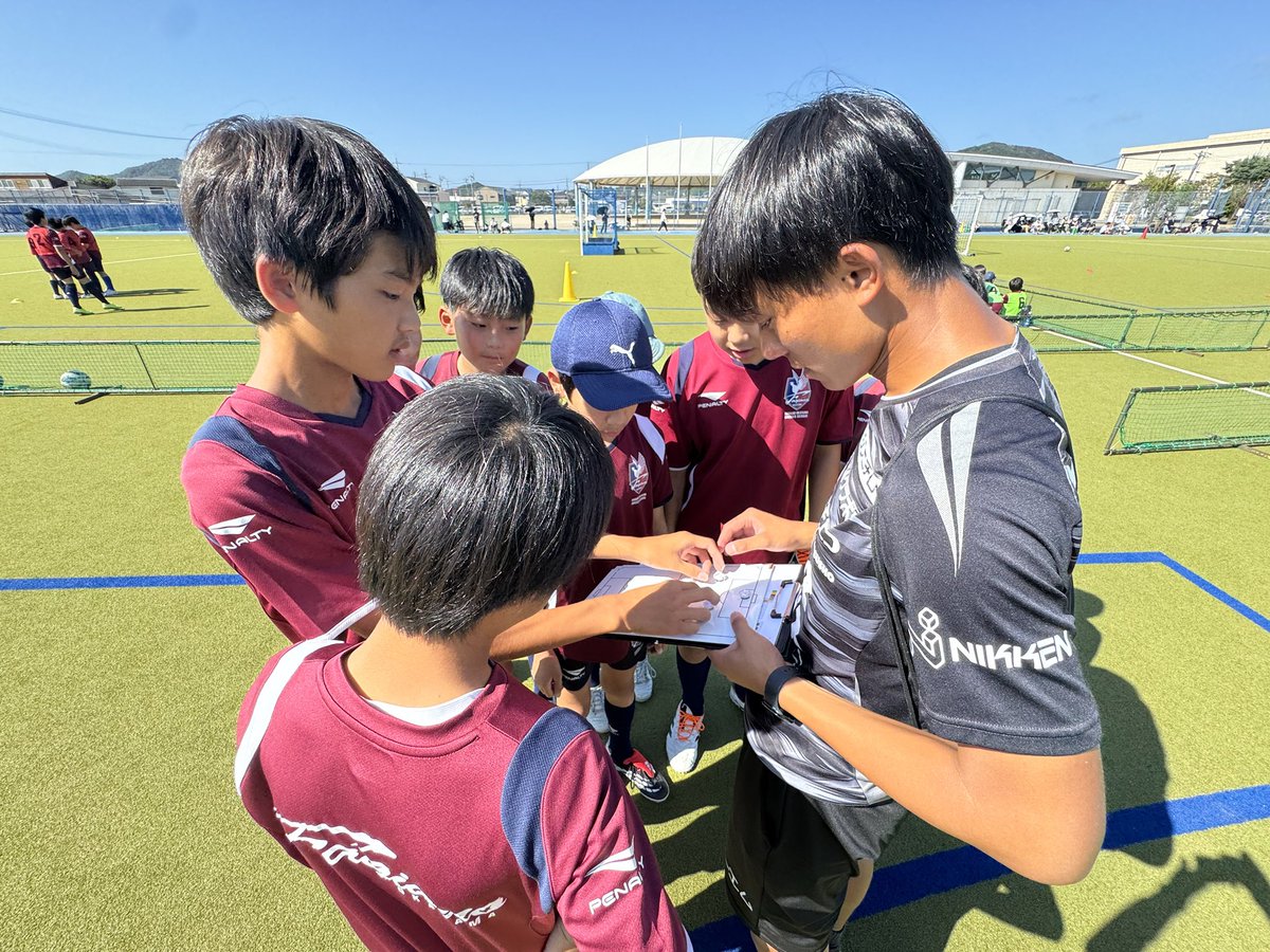 fagianoschool's tweet photo. 【第20回ファジアーノ岡山 
　スクール生大会 4・5・6年生の部⚽️】

普段は別々の会場で活動するスクール生が集まり、試合に挑みました！
仲間と声を掛け合い、勝利するためにどうするかを考え、プレーを通して意見を伝える姿も✨
多くの交流と学びが生まれた大会となりました！

#ファジアーノ岡山 https://t.co/CmocChgRHb