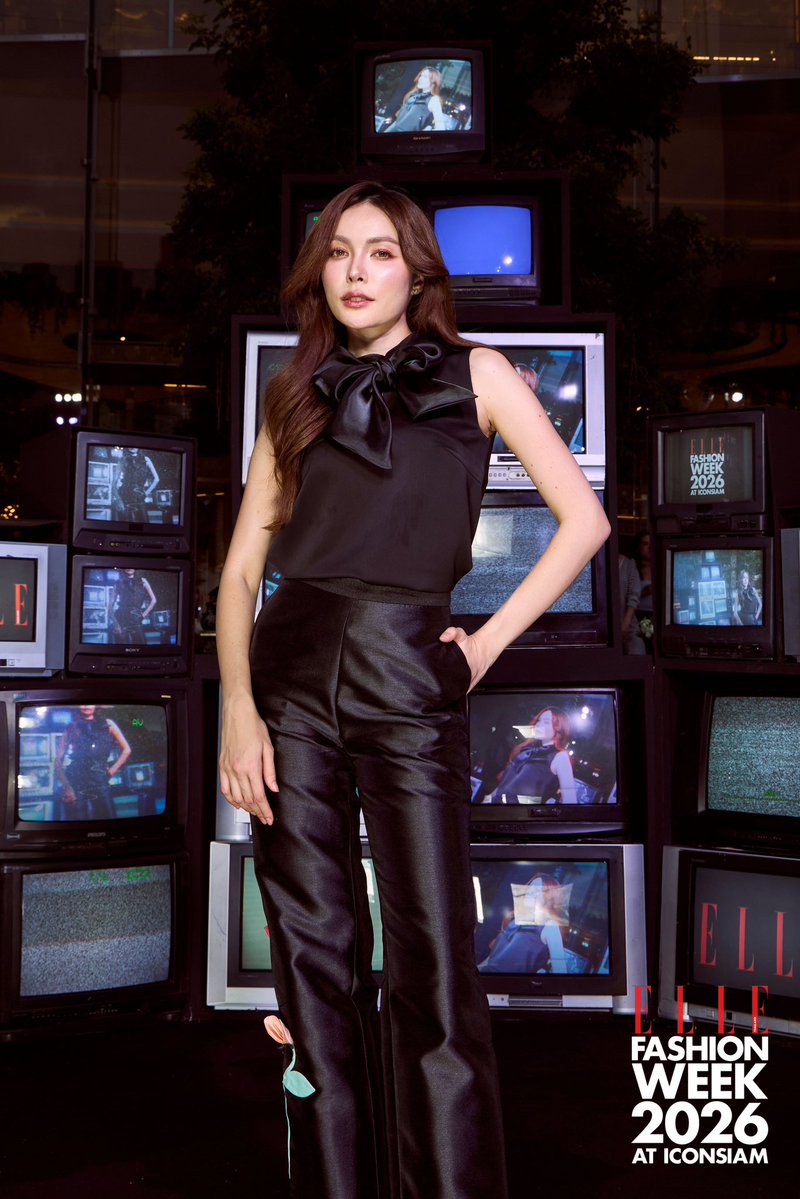 ELLEThailand's tweet photo. เก็บตกภาพของสาวชาล็อต ออสติน @itscharlotty ที่มุมถ่ายภาพเอ็กซ์คลูซีฟที่งานแถลงข่าว ELLE Fashion Week 2026 at ICONSIAM ณ ริเวอร์พาร์ค ไอคอนสยาม

CHARLOTTE X EFW2026
#ELLEFashionWeek2026
#EFW26ATICONSIAM
#SeeYouAtTheTent
#EFW26PressConXCharlotte https://t.co/d0xGu0FmIc