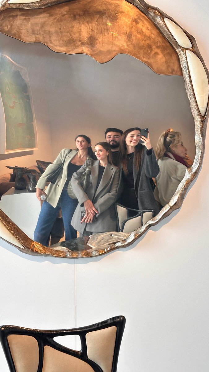 YOYOmiray's tweet photo. Mirosh from ruzy gallery with her team 😇😘

#MirayDaner #MedCezir #VatanımSensin #BirLitreGözyaşı #TheProtector #Saygı #KaraTahta #KuşUçuşu #HudutsuzSevda #BizeBişeyOlmaz #Alıkara #Hileon #Mihan #Helsav #Irlas #Halzey #Aklal #Işden https://t.co/CHOQxYCHa9