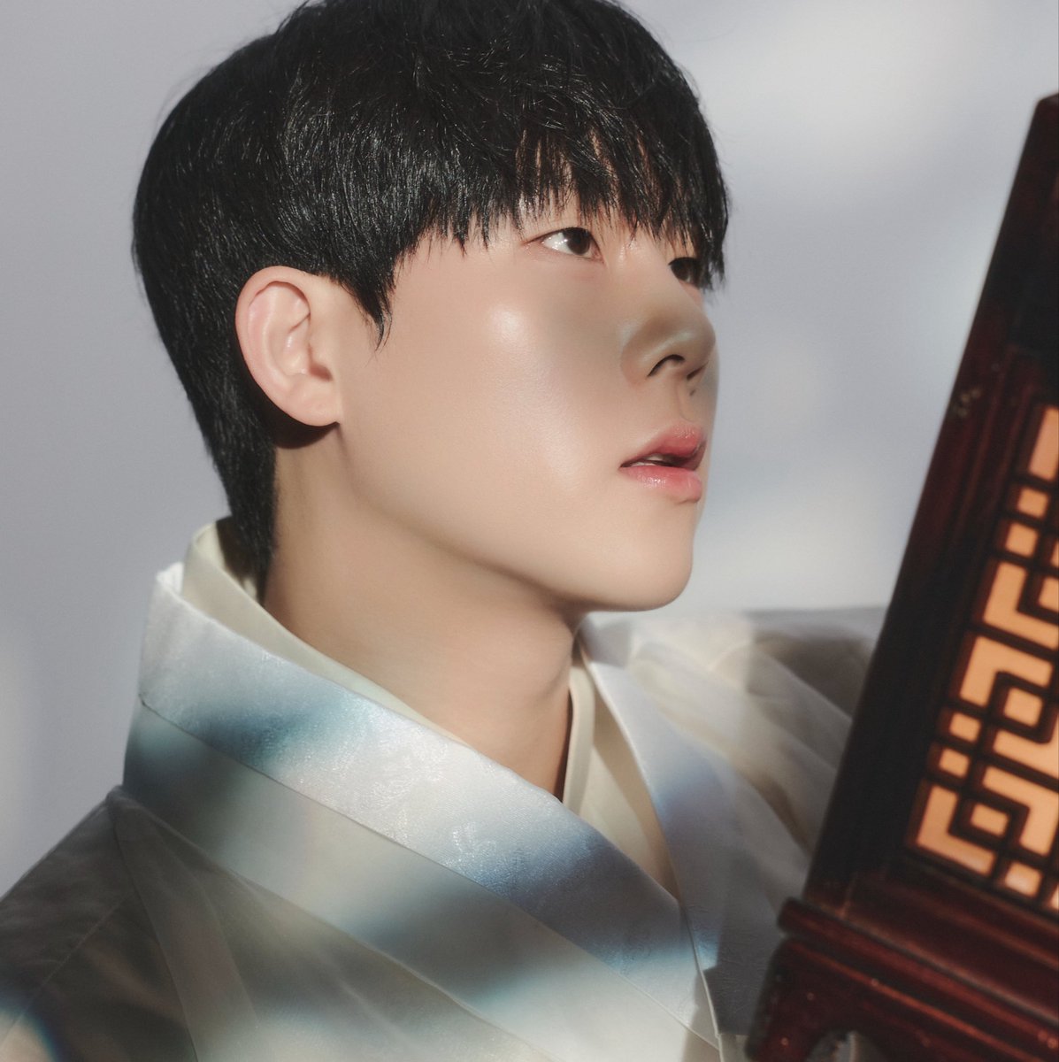 j88heon's tweet photo. are we even looking at him can we be serious https://t.co/EHwYEOUaSg