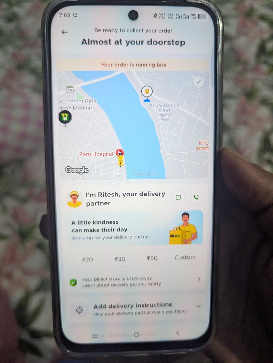 vikranthum's tweet photo. @blinkitcares @letsblinkit where is the order.. delivery agent not saying or picking call.. customer care called few times to ask is delivery done or not.. #patheticservice .. https://t.co/wqdbeT64NU