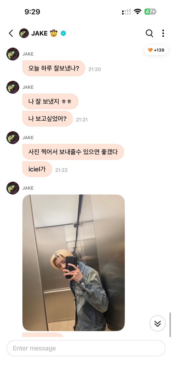 EN7ernally's tweet photo. #JAKE 🌟💬

🦮 did you have a good day today?
🦮 i spent mine well ㅎㅎ
🦮 did you miss me?
🦮 i’d be nice if you could take a photo and send it to me
🦮 y/n
🦮 send them to each other
🦮 root touch-up 
🦮 i need to do it
🦮 ㅎㅎ
🦮 egg sushi ㅋㅋㅋㅋ
🦮 🍳🍣 https://t.co/gCyppJ9QHZ