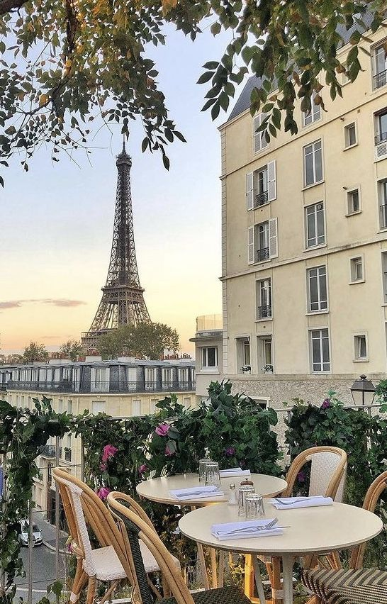 reminiscinbby's tweet photo. Paris, France https://t.co/LNLG6iVo2P