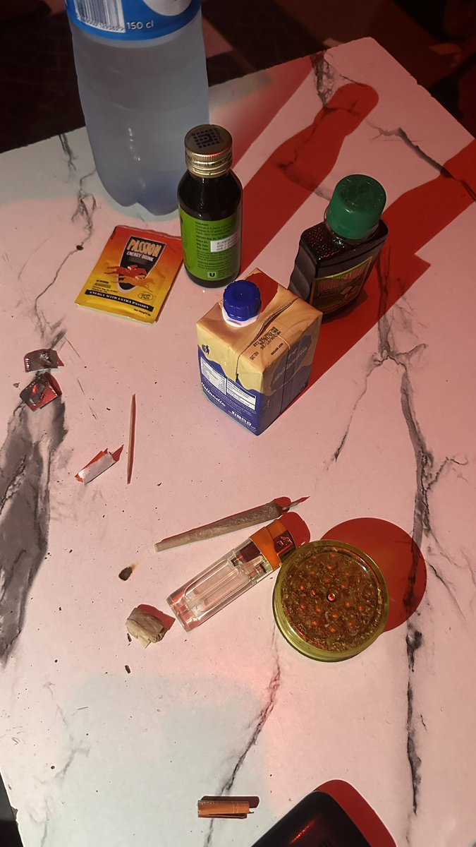 OFlamezz128485's tweet photo. @EZE0042 That’s not tea that’s what they call omis, it consists of 
542, tramadol, exiplon, milk, coco samba and passion. 🤦🏽‍♂️ https://t.co/dEeWTNpwpj