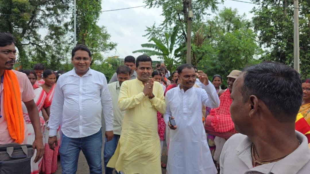 RajputSoumyajit's tweet photo. সাঁইথিয়া ১৬ নং ওয়ার্ডের বেহুলা পাড়ায় পবিত্র করম উৎসব উপলক্ষে উপস্থিত ছিলেন বিজেপি বীরভূম জেলা সভাপতি শ্রী উদয় শঙ্কর ব্যানার্জি,জেলা সম্পাদক বিশ্বজিৎ সাহা সহ অন্যান্য দেবতুল্য কার্যকর্তাগণ
@UDAYBANERJEE237
#udayshankarbanerjee #bjp4birbhum #PartyWithDifference #BJPGovernment https://t.co/KHWhHHgWld