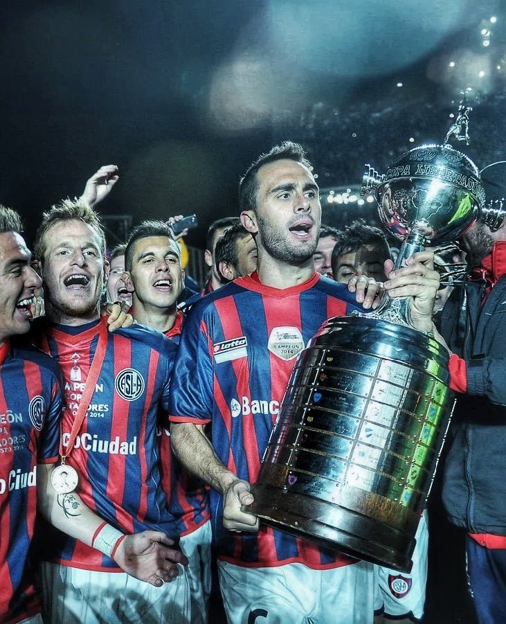 DebateSL's tweet photo. "Los HINCHAS son UNA LOCURA, yo creo que es la MEJOR HINCHADA del PAÍS por lejos, vaya como vaya siempre el estadio está lleno y la gente está cantando". 

✍️ SANTIAGO #GENTILETTI en #FoxSports https://t.co/BwUI7Q1pUP