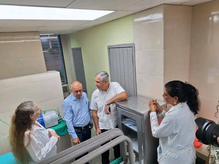 TaniaMCruzHdez's tweet photo. En el 🏥 Pediátrico Juan Manuel Márquez, con la presencia de @EdMartDiaz, autoridades del CPPCC, Gubernamentales, del MINSAP y la DGS Habana; se inauguró nuevo servicio de Ozonoterapia para pacientes hospitalizados.
 💖 Brindar servicios de excelencia es prioridad.
#CubaPorLaVida https://t.co/Nkhrv1wtVJ
