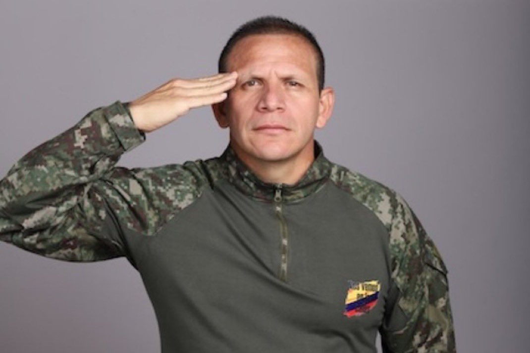 DanielC021vet's tweet photo. Está de acuerdo en que este senador es uno de los más brutos de la historia de Colombia? 

Dale ❤️ y Rt 🔁 https://t.co/ve6YS3EjKS