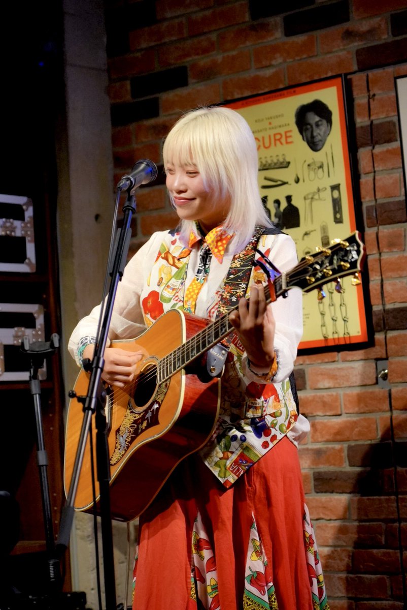 masa_tw_tc2's tweet photo. 2026.9.23  ｼ寅家
下北沢3会場
HAKO CUBE CARNIVAL! 2026

あくあゆいさん出演

久しぶり東京箱ライブ！
今日はカホン祭りなので出演者皆さんカホンとセット。ゆいさんは #ミキヒト さんと2ピース出演。

リハの音合わせの時からカホン入りの歌は心地よく、楽しそうに歌うゆいさんに客席も和み、良い雰囲気で本チャンへ。

サーキットなのであっという間でしたが、短時間でもノリあり感動ありの楽しさある素晴らしいステージでした✨

楽しい時間をありがとうございました♪

#あくあゆい
#aquayui
@aquachocolate_y 

#ミキヒト
@mickey_hit