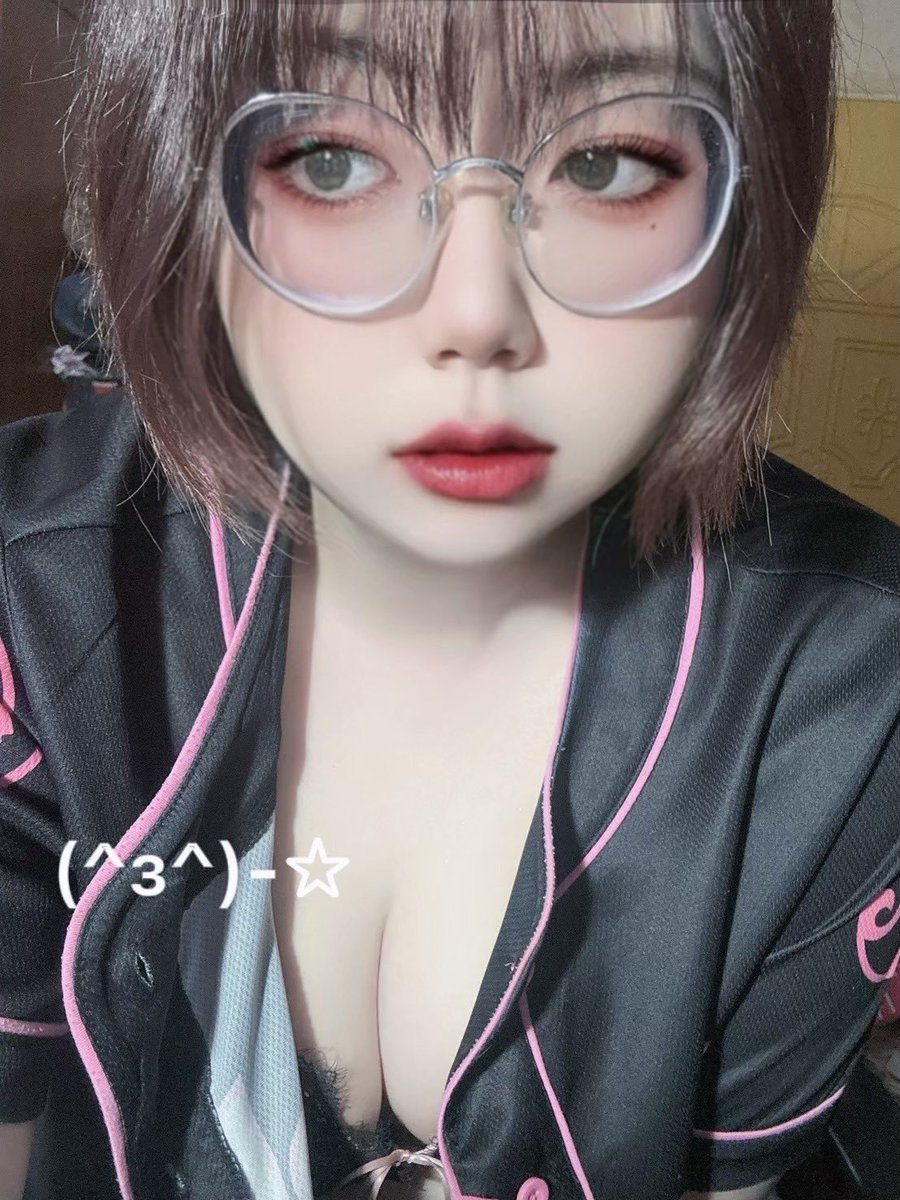 _mia_luv_'s tweet photo. 看看以前

#肉肉女 https://t.co/JFaKDsSMCU