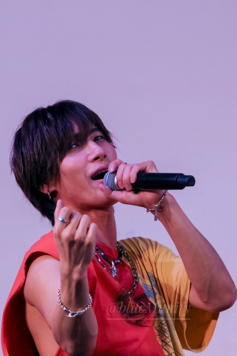 blueMunify's tweet photo. 腕の造形大好きなので、サマポ衣装本当にありがとう https://t.co/ZWfYfuo8Bo
