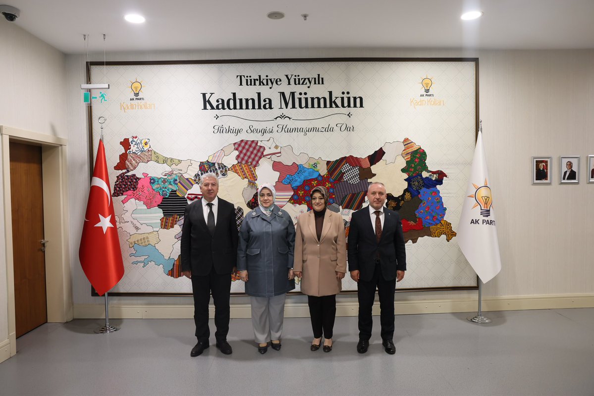 tugbaisikercan's tweet photo. 📍AK Parti Genel Merkez

AK Parti Kütahya İl Başkanımız Sn. Ceyda Çetin Erenler ve İl Yürütme Kurulu üyelerine nazik ziyaretleri için teşekkür ederim.

@ceydaerenler https://t.co/UfCZUN268d