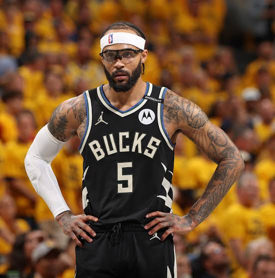 TrashTalk_fr's tweet photo. Après l'affaire Kawhi/Clippers, la NBA continue d'enquêter sur le contrat de Gary Trent Jr. aux Bucks.

Selon l'insider @joevardon :

"Si les enquêteurs trouvent des preuves que les Bucks et Trent sont coupables des mêmes faits que les Clippers et Leonard, la sanction pourrait être tout aussi sévère, voire pire." 😬😬

Pour rappel, GTJ avait signé deux petits contrats à Milwaukee avant de prolonger pour 64 millions cet été... après sa pire saison NBA.