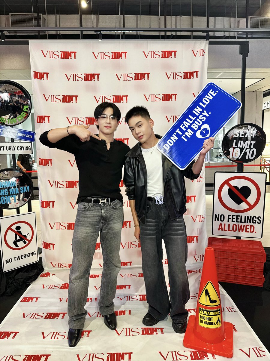 iz_theofficial's tweet photo. iZ มาเป็นกำลังใจให้พี่ๆ VIIS ในงาน VIIS : DON’T MISS THE PARTY 💋

DON’T ใจฝุดๆ ❤️🔥

@viisofficial 
#VIIS_DONTMissTheParty
#VIIS_โดน
#VIIS 
#วิส 
#GNEST https://t.co/k3NJOf0CT0