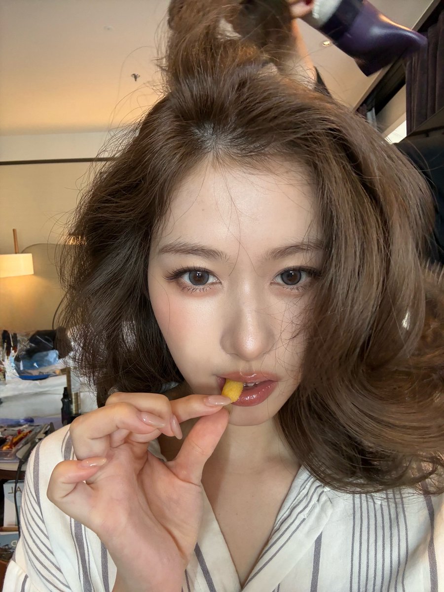 pourlesjolies's tweet photo. SANA OMG https://t.co/u0Bs6y0sT7