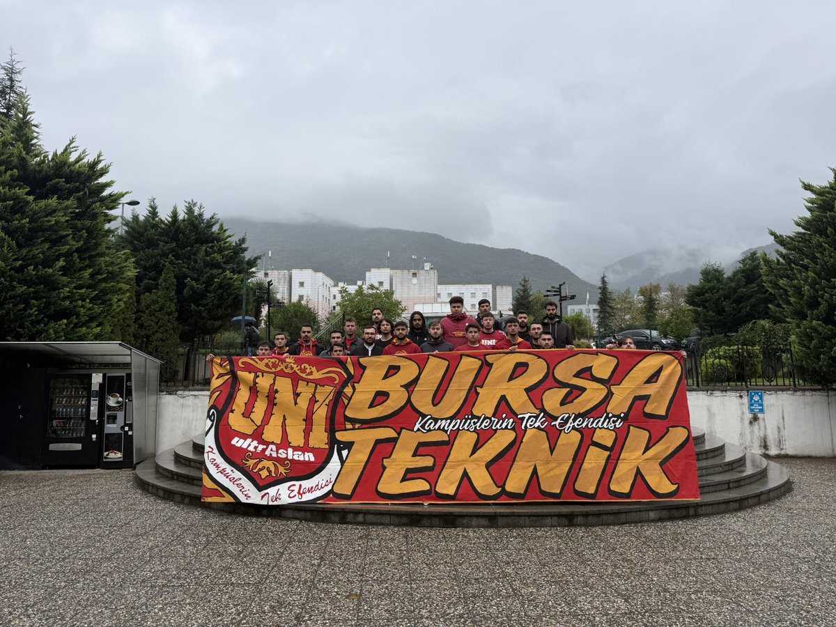 emre9unal's tweet photo. OKULDA SIRAMDA SEMTİMDE DUVARDA ! 

#ultrAslanUNI
#ultrAslanUNIBursaTeknik https://t.co/yyfivxVXAB