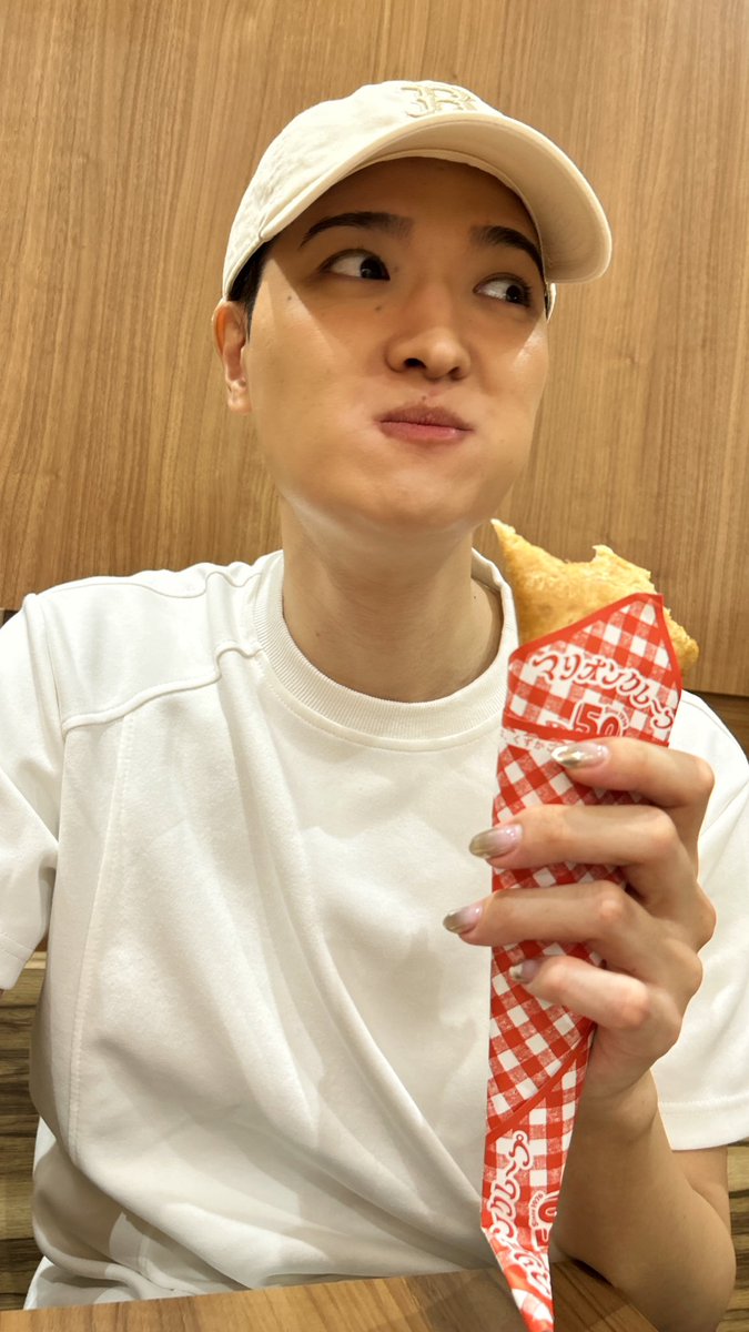 uuuumin_88's tweet photo. 歌う日は
ほとんど食べないので
終わった後の一口が至福です…

カスタードだけのクレープ
頂きました☺️

昨日今日と名古屋大阪と
ありがとうございました！
皆様のお顔忘れません！！

海蔵亮太 https://t.co/8vQyZ4V338