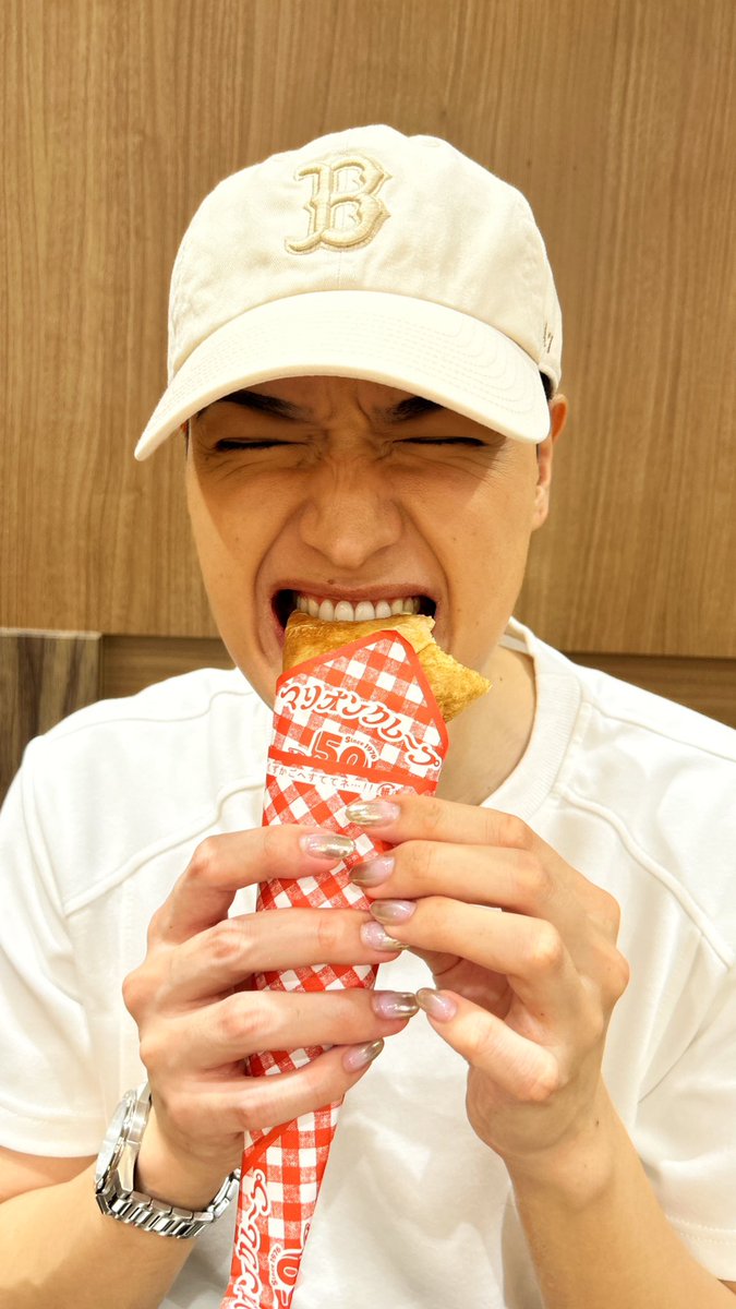 uuuumin_88's tweet photo. 歌う日は
ほとんど食べないので
終わった後の一口が至福です…

カスタードだけのクレープ
頂きました☺️

昨日今日と名古屋大阪と
ありがとうございました！
皆様のお顔忘れません！！

海蔵亮太 https://t.co/8vQyZ4V338