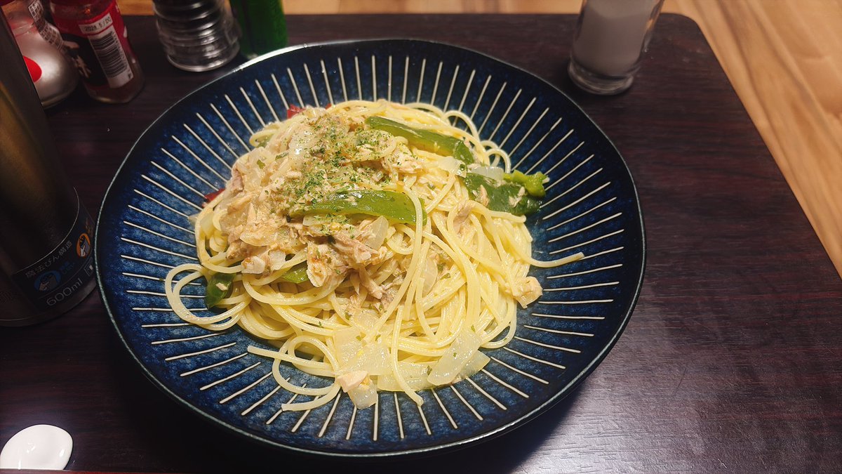mackey4544's tweet photo. ありものでテキトーなペペロンチーノ風の何か https://t.co/SWjup0aWxR
