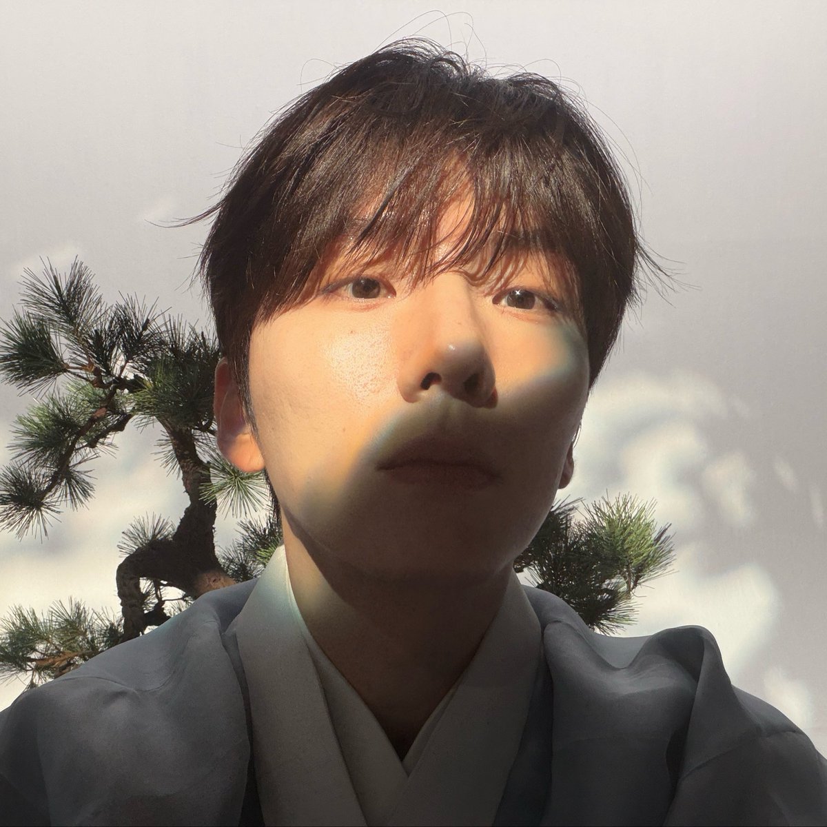 pisachae's tweet photo. 어때여 안웃고있는 추석포토 https://t.co/iJD7RvPDAS