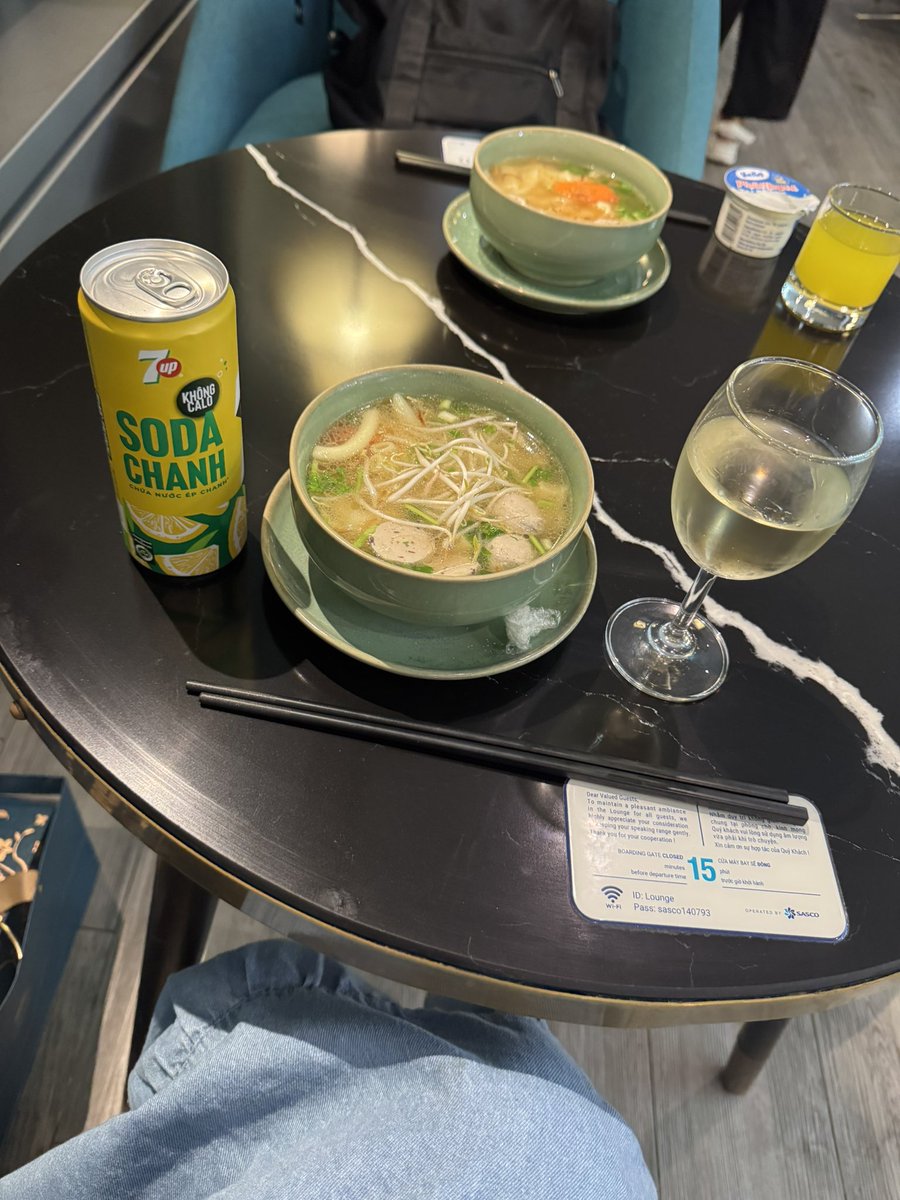 samidare0723's tweet photo. ベトナムらすとご飯
空港のラウンジご飯だった https://t.co/LPF82kpS4C