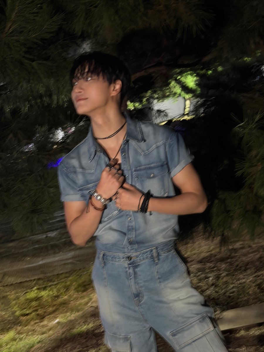 ATEEZUD's tweet photo. [📷] 260923 IG: SEONGHWA

"청청 조아요"
.
https://t.co/PFF7ulLMWp
#ATEEZ #에이티즈 #SEONGHWA @ATEEZofficial https://t.co/BaYrVNgD7k