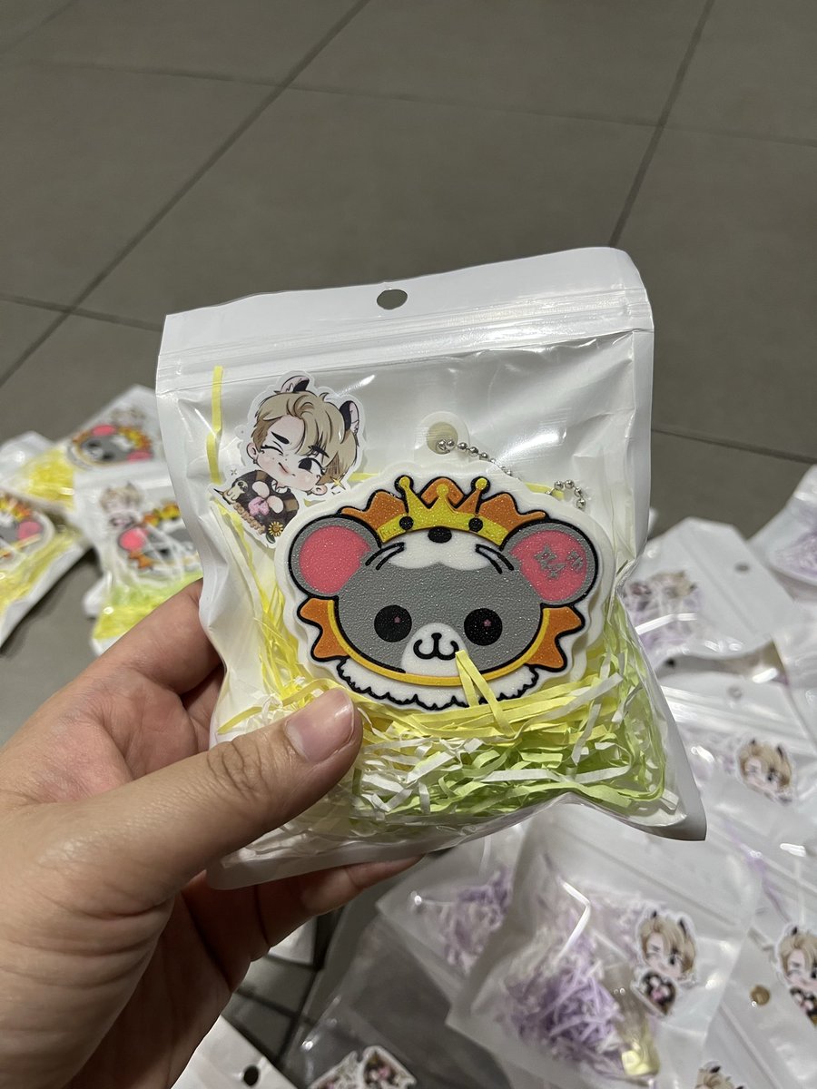 jjspv1234's tweet photo. ทุกคนนน คือเรามี Giveaway ไปแจกที่คอนน้องโฟ้ดด้วยนะคะ ทำแจกครั้งแรกเลย ไม่รู้มีใครอยากได้รึป่าว แต่ยังไงก็มารับน้องไปเลี้ยงหน่อยน้าา 🥹🥺 
📅 ⏰ >> TBC

#FourthConcert 
#Fourthnattawat #โฟร์ทณัฐวรรธน์ https://t.co/6RJ9d8TKjB