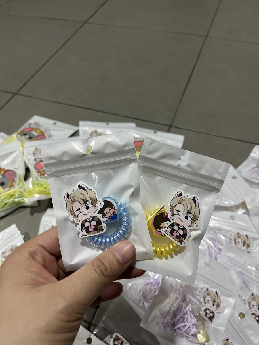 jjspv1234's tweet photo. ทุกคนนน คือเรามี Giveaway ไปแจกที่คอนน้องโฟ้ดด้วยนะคะ ทำแจกครั้งแรกเลย ไม่รู้มีใครอยากได้รึป่าว แต่ยังไงก็มารับน้องไปเลี้ยงหน่อยน้าา 🥹🥺 
📅 ⏰ >> TBC

#FourthConcert 
#Fourthnattawat #โฟร์ทณัฐวรรธน์ https://t.co/6RJ9d8TKjB