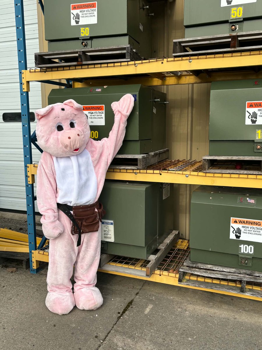 RemcJay's tweet photo. Pad-mount transformers take underground high-voltage electricity &amp; lower it to a level safe for homes and businesses.

They contain high-voltage electrical equipment. Never touch them. If you notice a transformer that looks damaged, please stay away and call us at 260-726-7121. https://t.co/Lp9UzTAIEi
