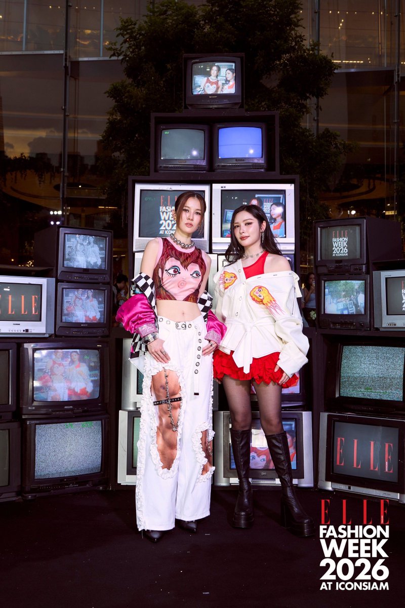 ELLEThailand's tweet photo. สวยทุกมุม! เปิดภาพของ อันดา @AndaAnunta ลูกแก้ว @Lookkaeww_k ที่งานแถลงข่าว ELLE Fashion Week 2026 at ICONSIAM ที่จัดขึ้นที่ริเวอร์พาร์ค ไอคอนสยาม

#ELLEFashionWeek2026
#EFW26ATICONSIAM
#SeeYouAtTheTent
#ELLEFashionWeek2026xADLK https://t.co/ZCgwGzoQN7