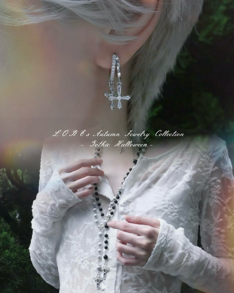 LorE____x_'s tweet photo. LORE Autumn Jewelry Collection⋆˚

【数量限定】Aetheria Rosary
各¥4,500
Selene：澄んだ輝きの清らかなロザリオ
Eclipse：影を纏うモードな黒のロザリオ

【受注販売】Aetheria Hoop
¥3,000
揺れるクロスが華やかなフープピアス

販売期間：9月27日(日) 23:59まで

SHOP▷https://t.co/Npdek2FFc3 https://t.co/QUbTx01cx2