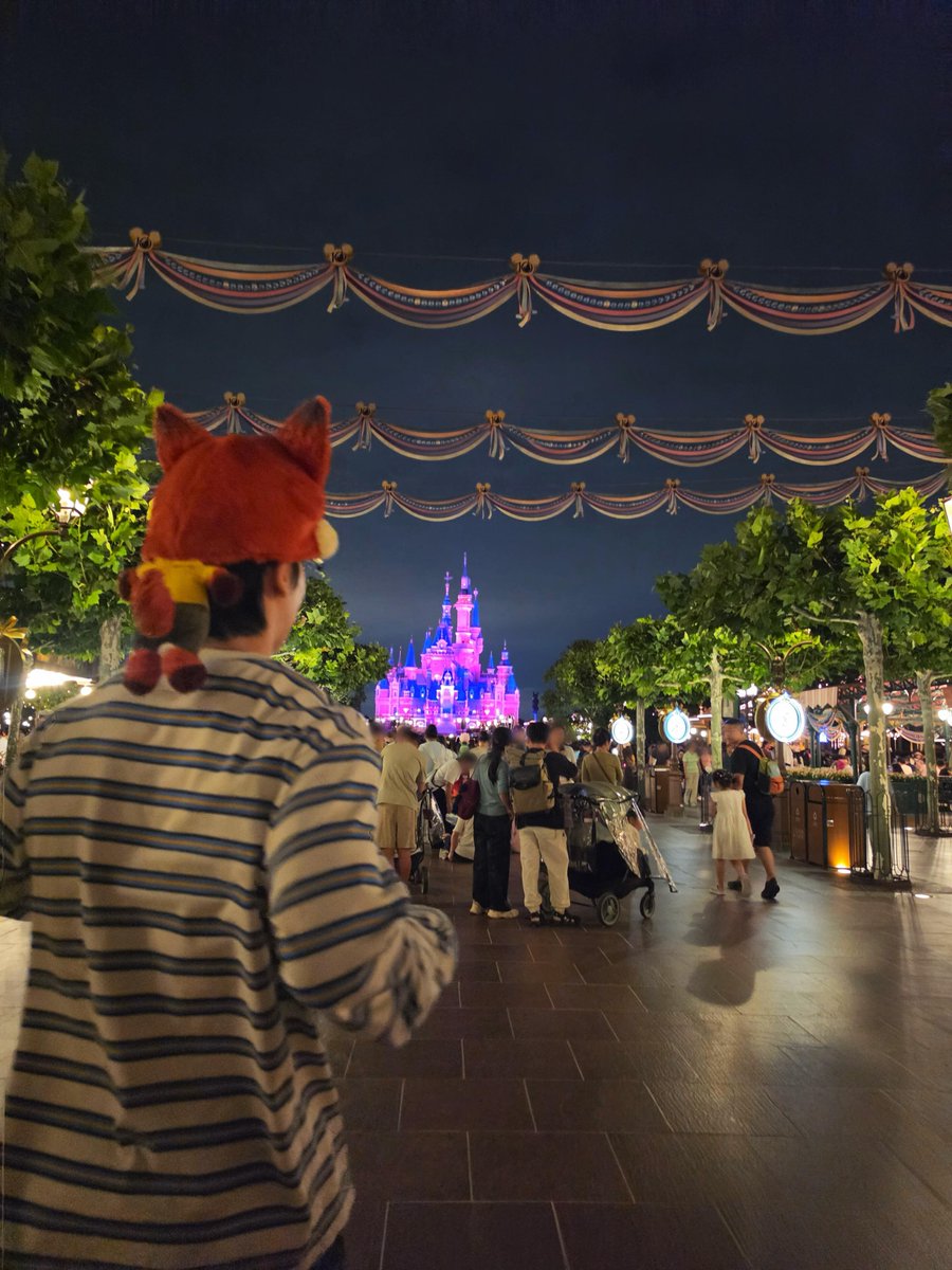 TheLees_HyukHae's tweet photo. 260923

#DONGHAE #동해 XHS Update

I like Disney 💙
#LeeDonghae #ShanghaiDisney 

1/2 https://t.co/gTpYaz3B7x