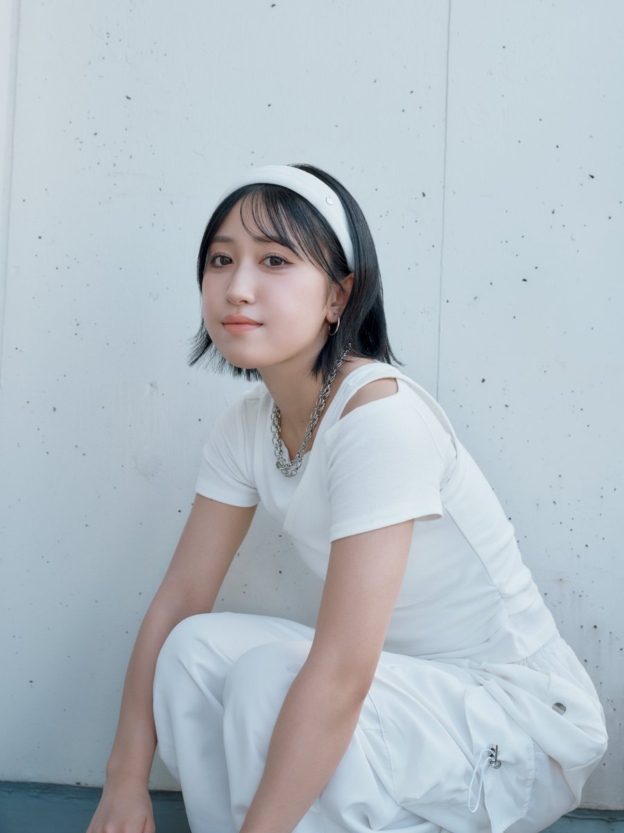 dayre_official's tweet photo. 白衣装に身を包んだ、最新のソロアーティスト写真も公開です📸 https://t.co/NyIOe3xVHq